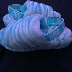 UGGS SIZE 8W SLIDES BLUE AND WHITE ZEBRA